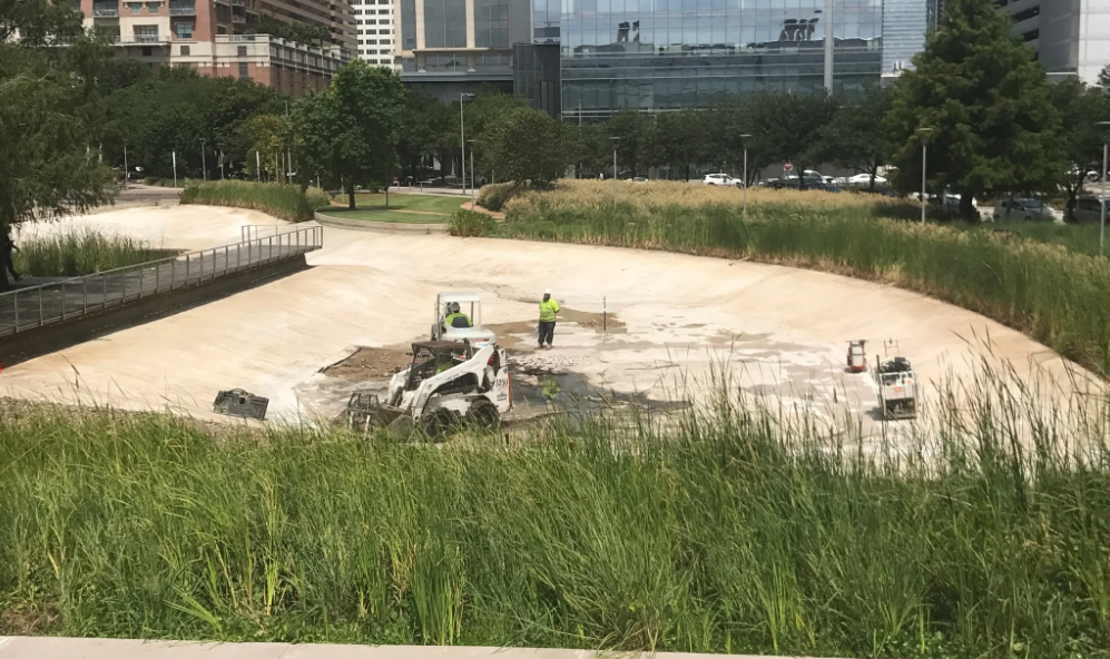 Commercial concrete removal and debris clearing (3)